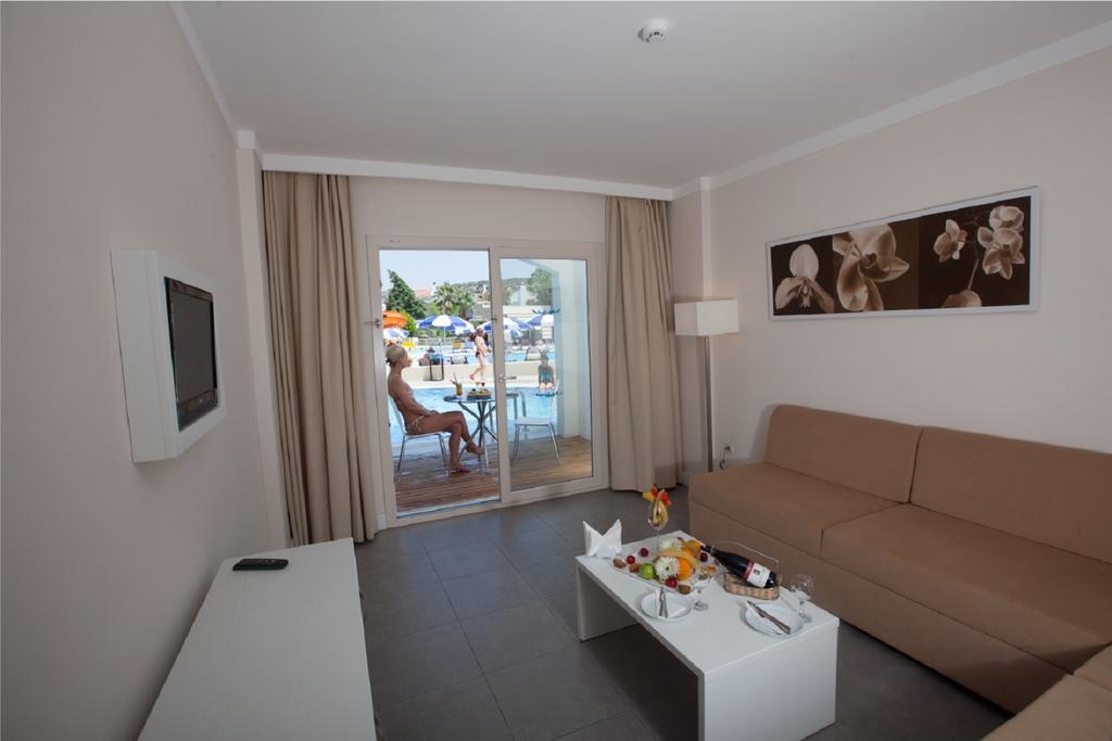 HOTEL-BATIHAN-BEACH-RESORT-KUSADASI -11